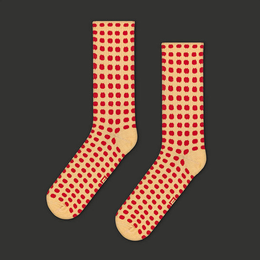 Beżowe skarpetki w czerwone grochy 
